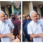 Bermalam di rumah warga, Ganjar Pranowo menerima Tempe Kemul khas Wonosobo.