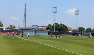 Marc Guiu Cs menjajal Lapangan Blulukan, Colomadu untuk latihan bahasa Spanyol jelang Piala Dunia U17